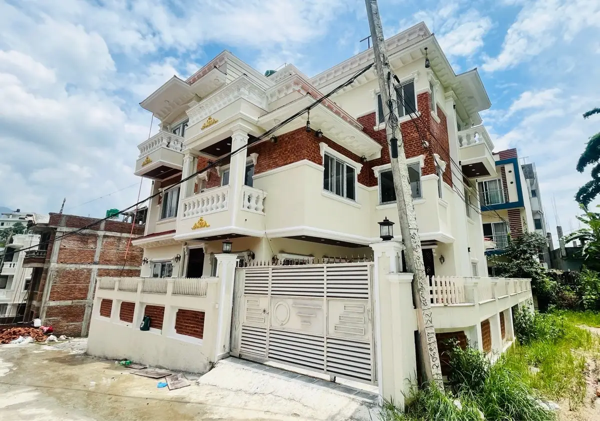 Brick & Cream Family Home: Completed family home with brick detailing and interiors, built by HNG, image 1 of 5