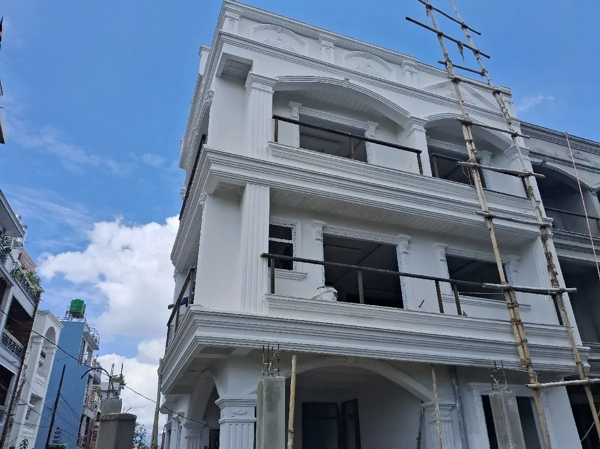 White Four-Storey Residence: Completed four-storey residential building in Nepal, image 2 of 4