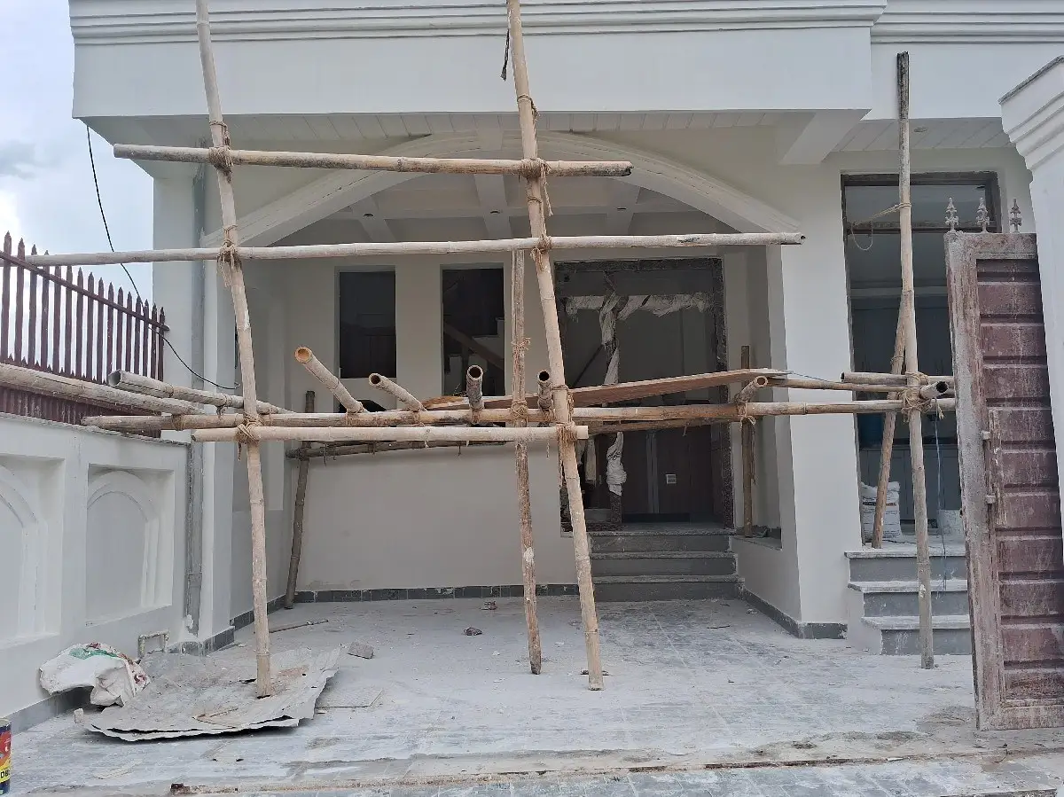 Residence with Wooden Stair: Residence with timber stair and modular kitchen, built by HNG, image 3 of 6